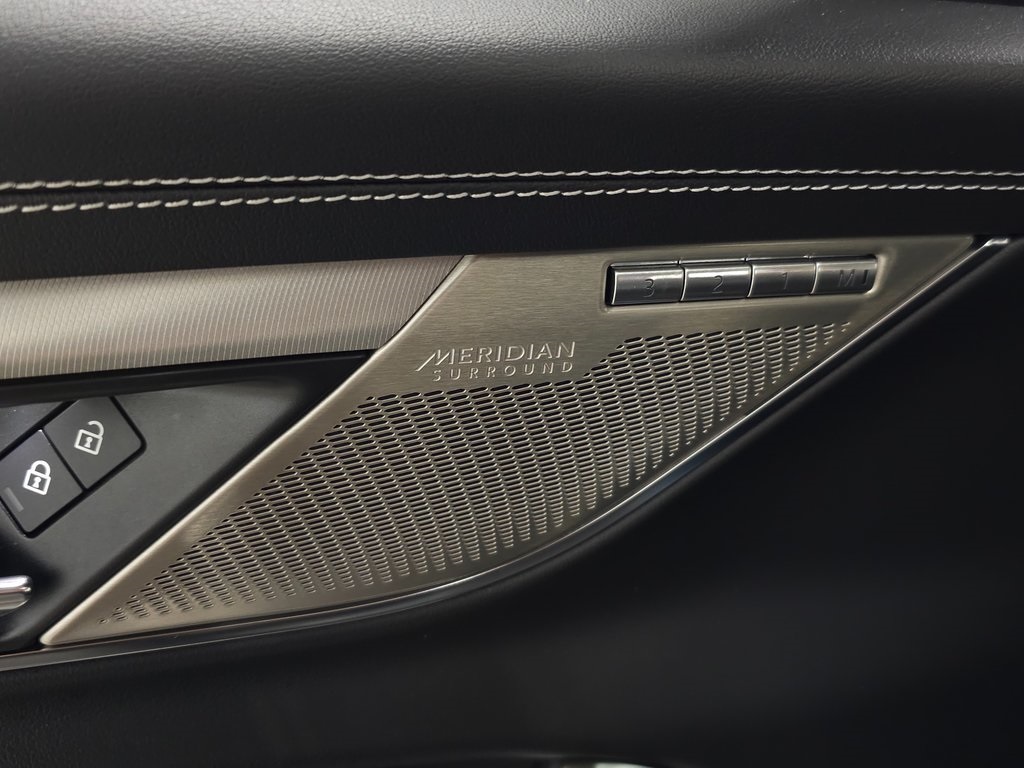 2022 JAGUAR XF - Image 16