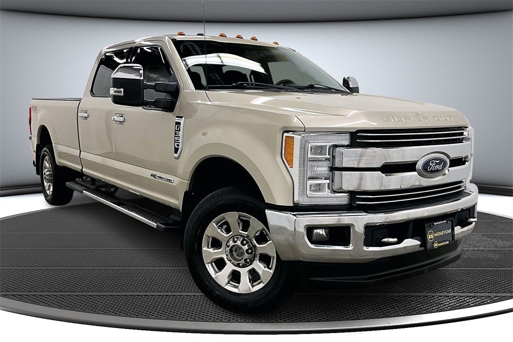 2018 Ford F-350 Super Duty Lariat's photo