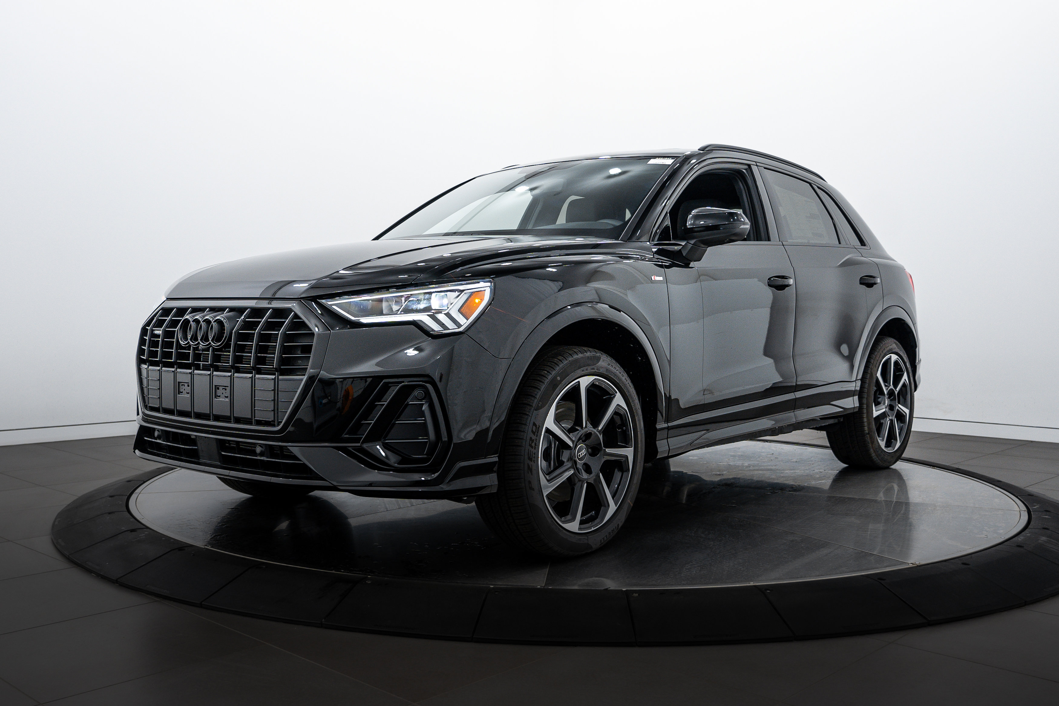 2025 Audi Q3 S line Premium Plus photo 4
