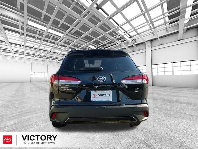 2024 Toyota Corolla Cross LE photo 4