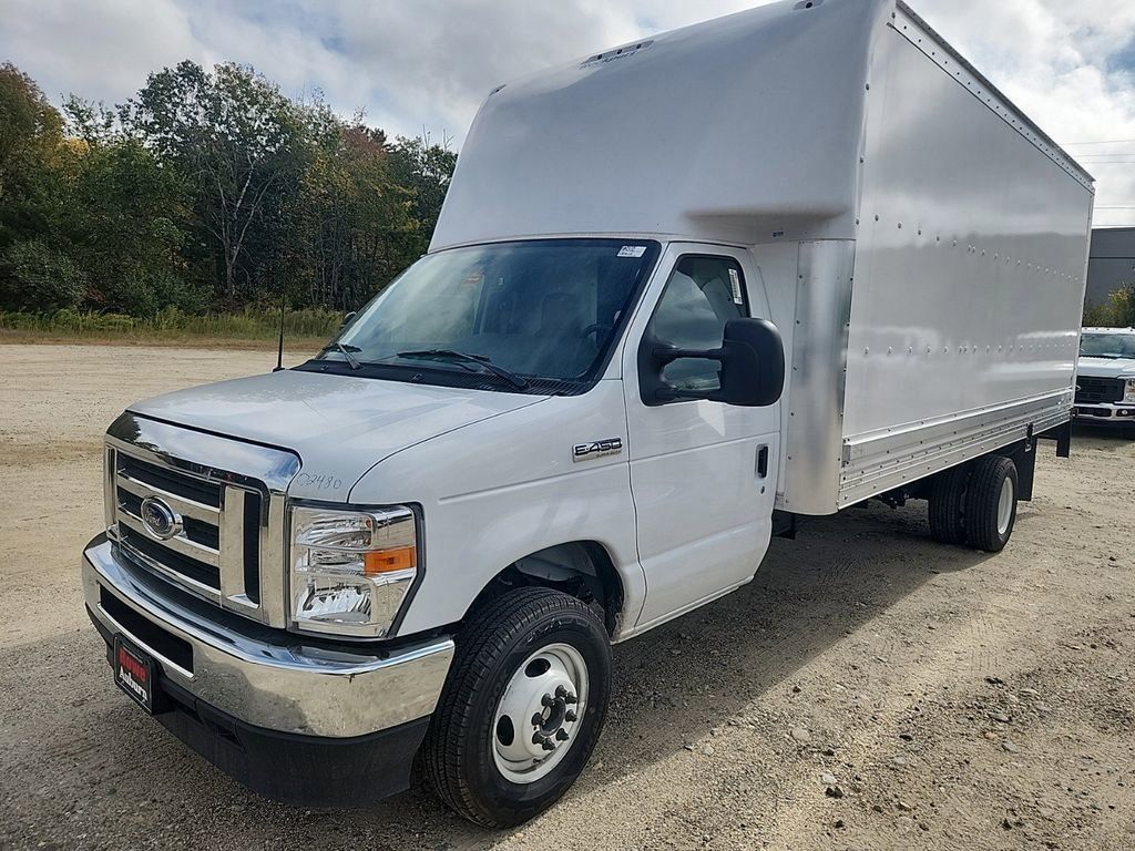 2024 Ford E-450 photo 3