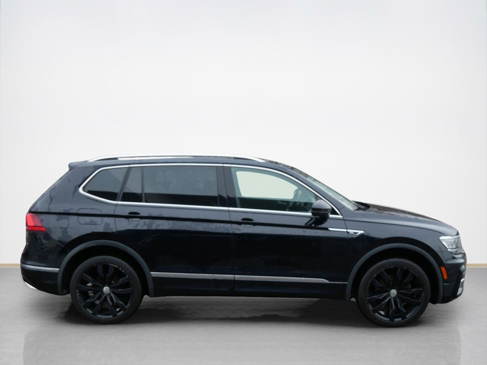 Used 2020 Volkswagen Tiguan SEL Premium R-Line with VIN 3VV4B7AX8LM111740 for sale in Maplewood, Minnesota