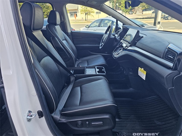 2025 Honda Odyssey Touring photo 13