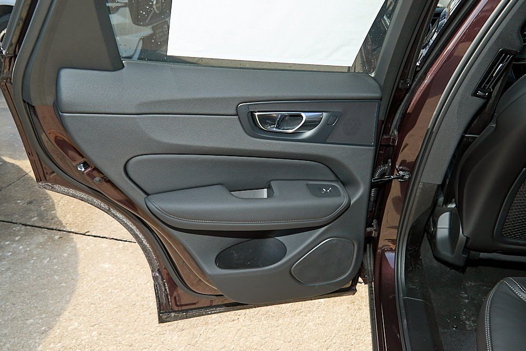 2026 VOLVO XC60 - Image 17