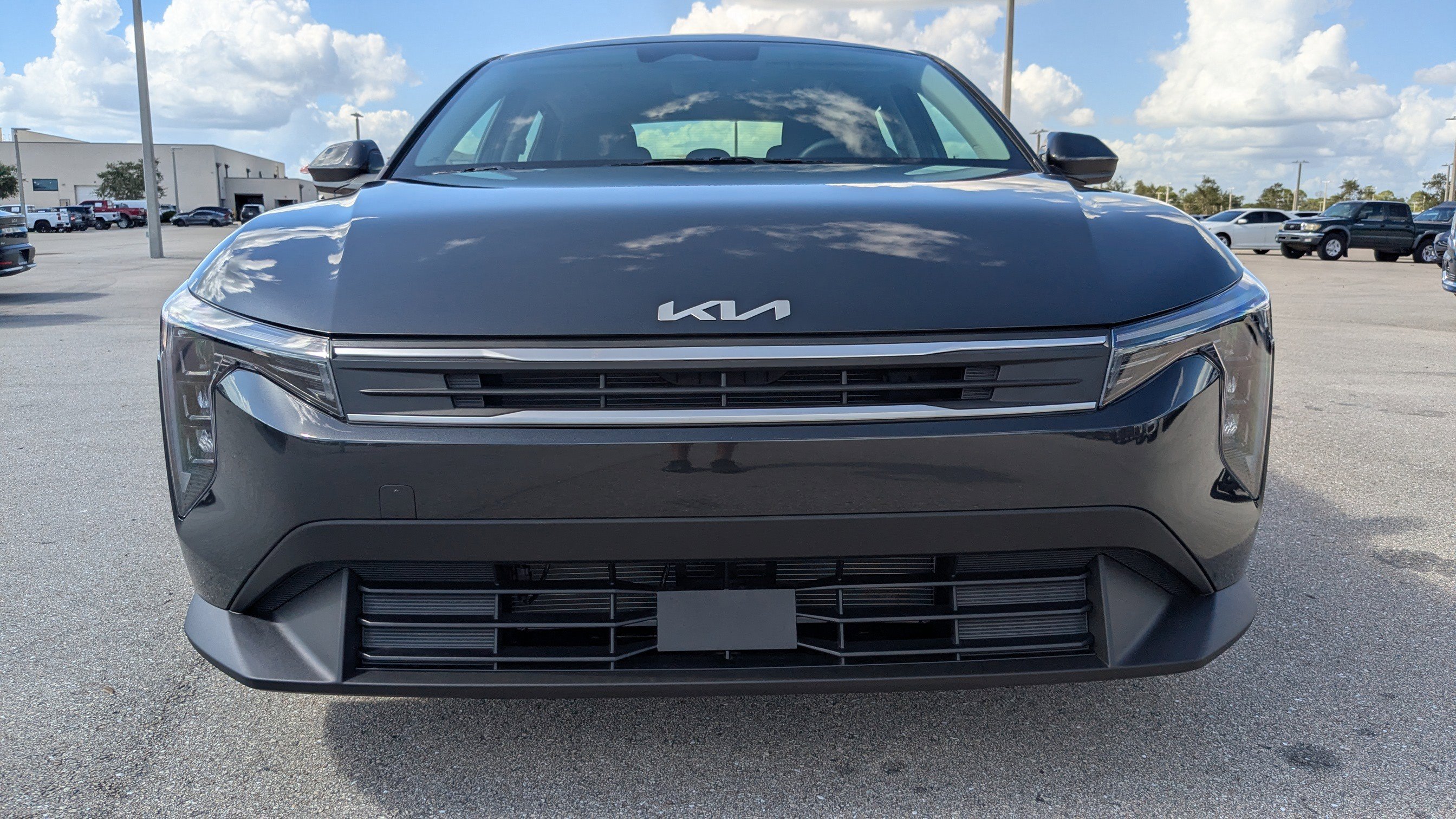 2025 Kia K4 LXS photo 2