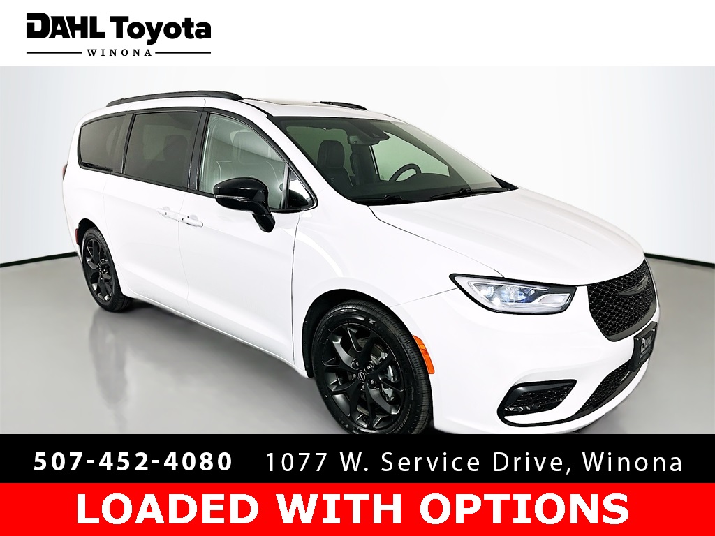 2025 Chrysler Pacifica Limited's photo