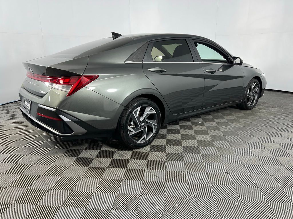 2024 Hyundai Elantra Limited photo 4