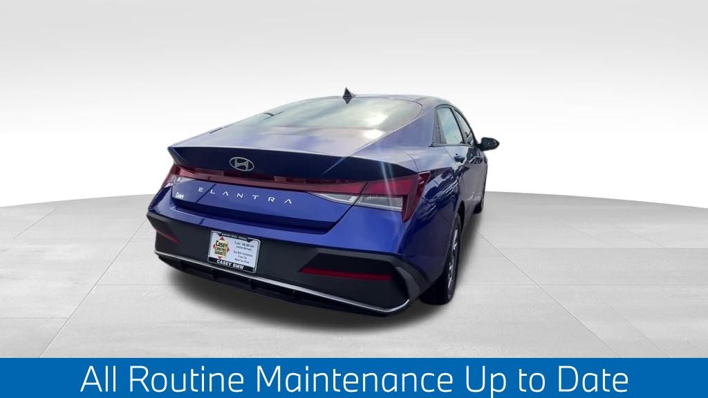 2024 Hyundai Elantra SEL photo 2