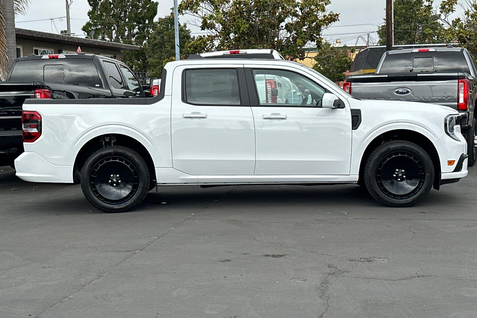 2025 Ford Maverick photo 2