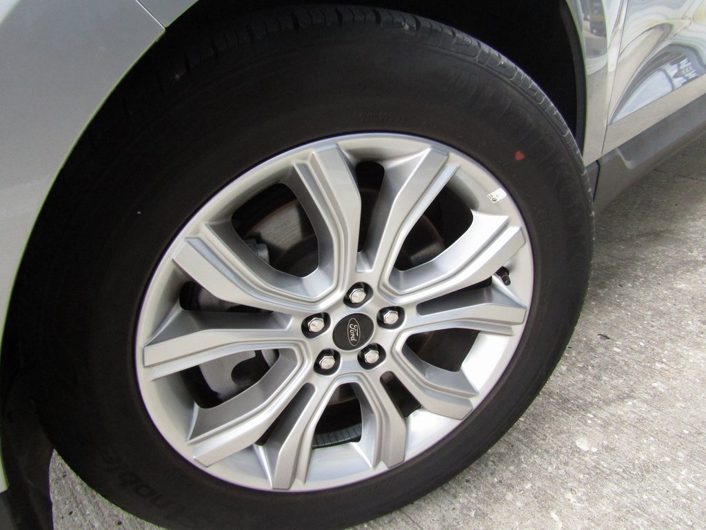 2024 Ford Edge Titanium photo 23