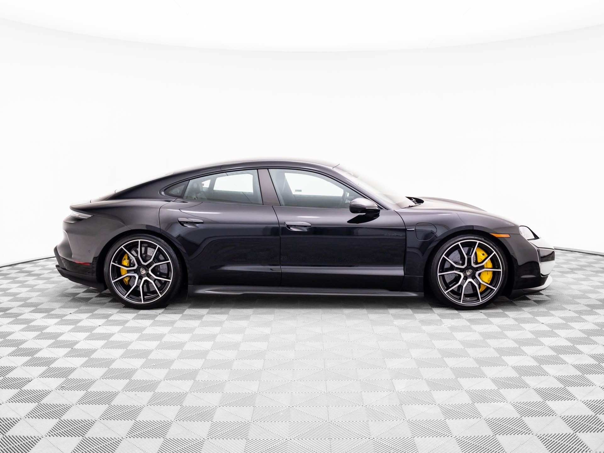 2025 Porsche Taycan Turbo S photo 6