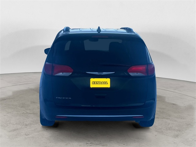 2018 Chrysler Pacifica Touring L photo 4