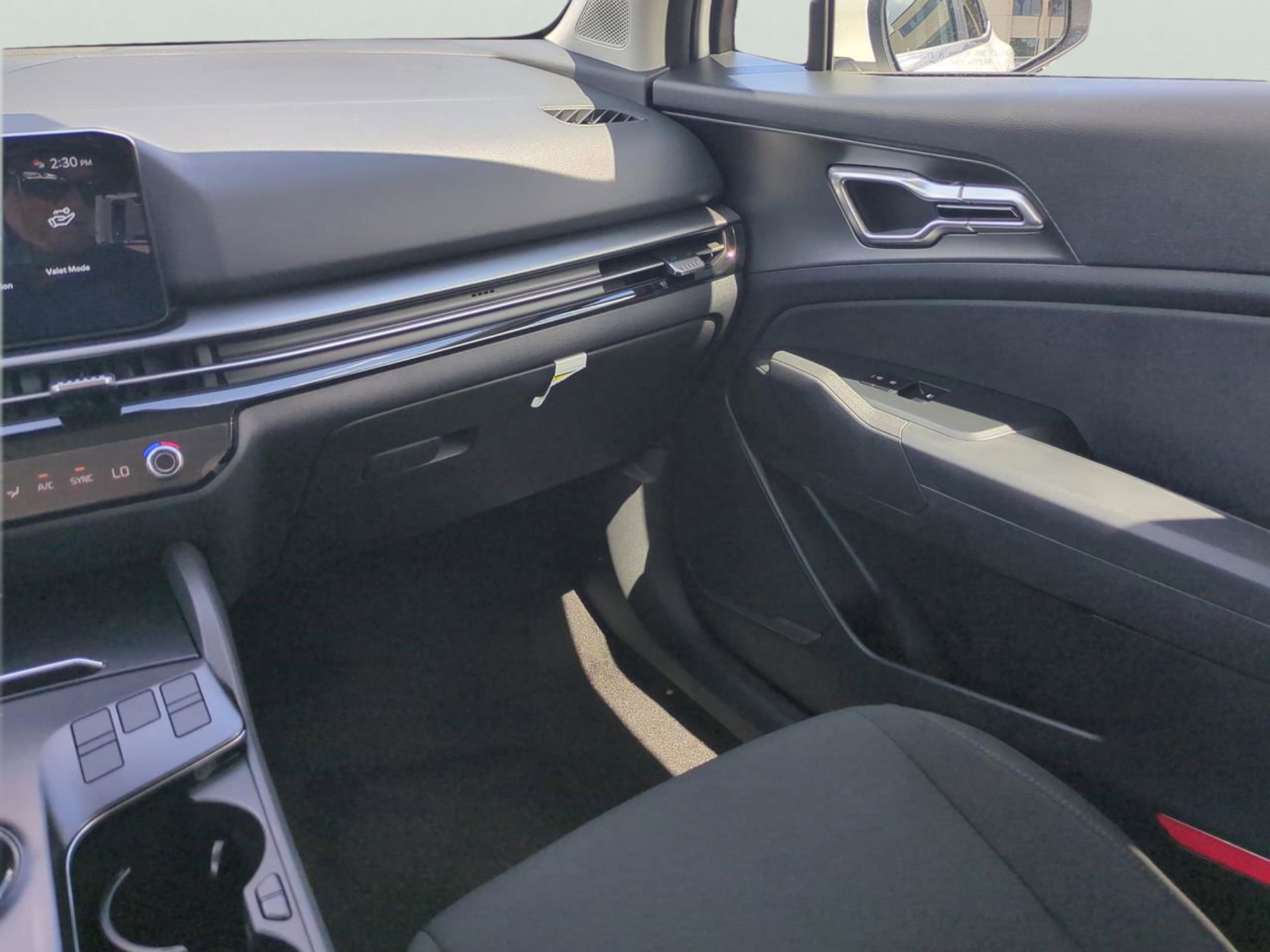 2026 Kia Sportage Hybrid LX photo 17