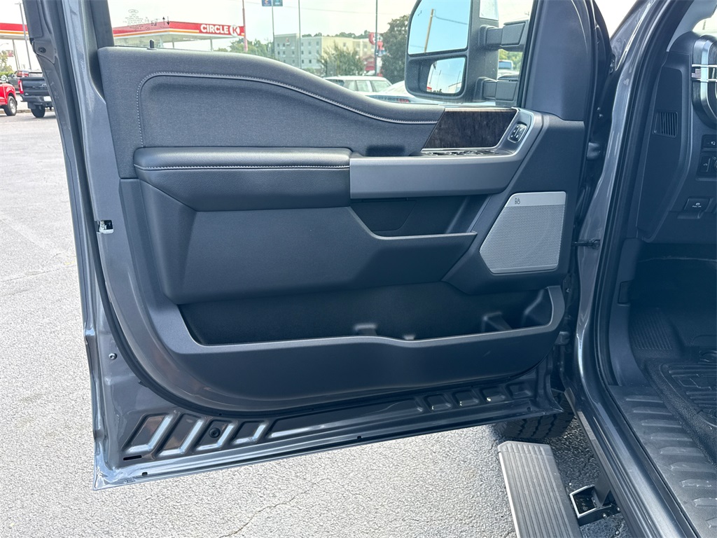 2024 Ford F-250 Lariat photo 10