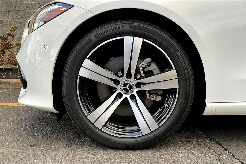 2025 Mercedes Benz C 300 4MATIC photo 2