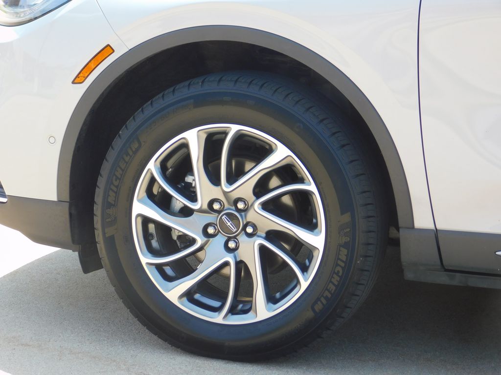 2022 Lincoln Corsair Standard photo 3
