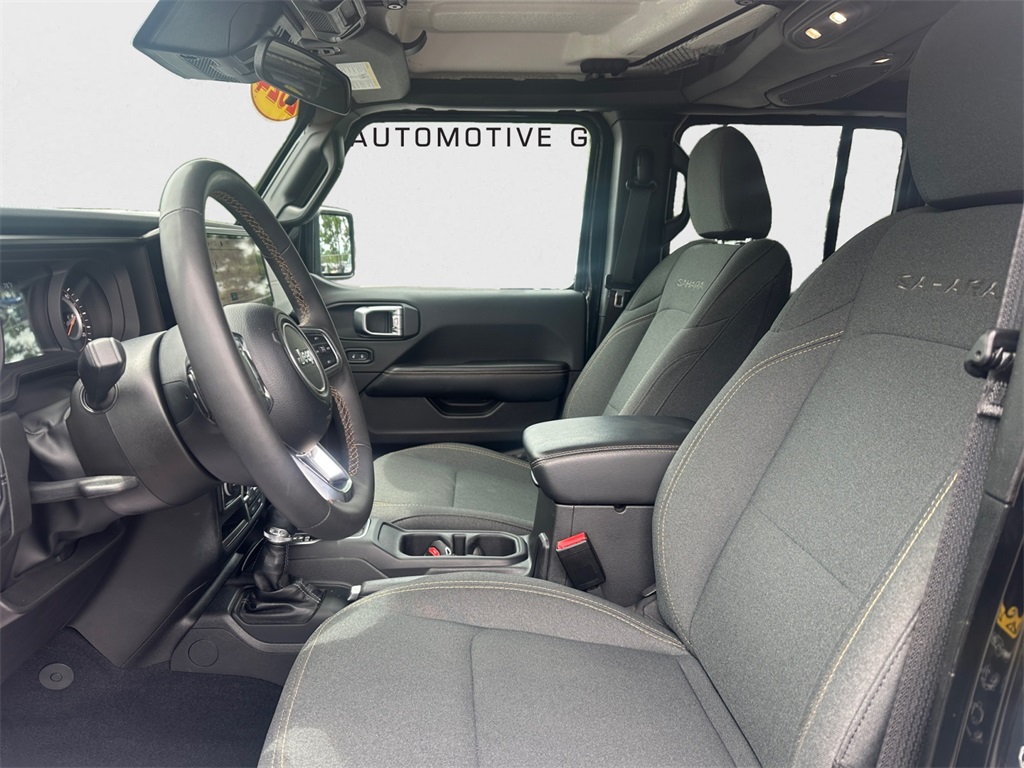 2024 Jeep Wrangler Sahara photo 25