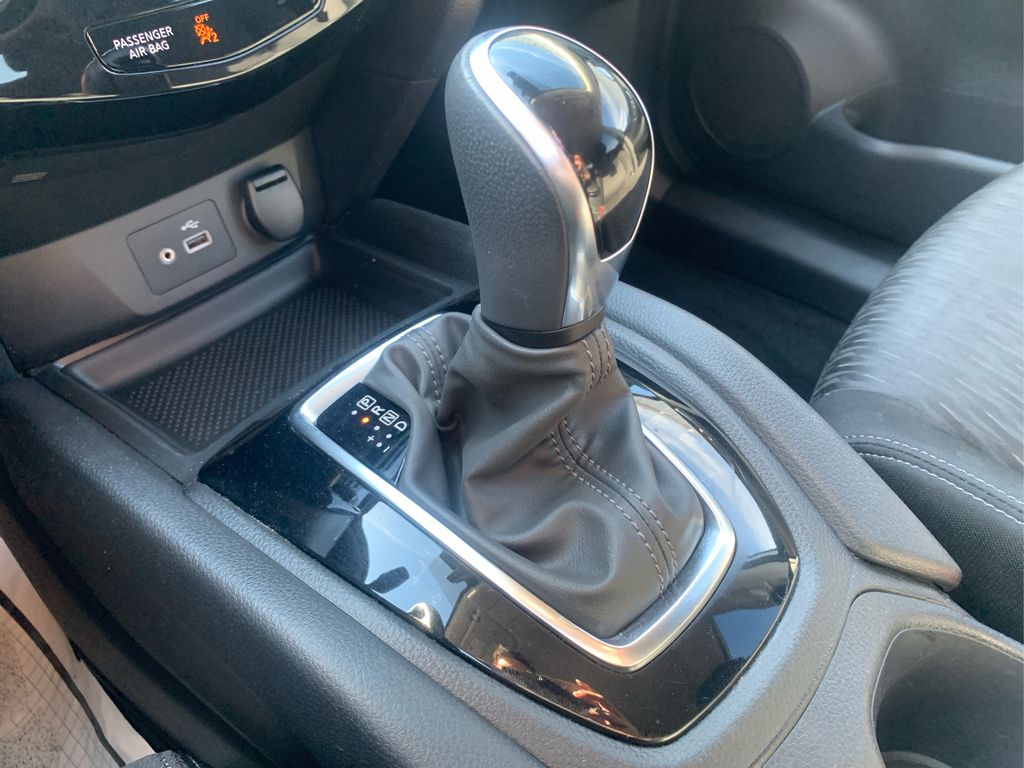 2020 Nissan Rogue SV photo 26