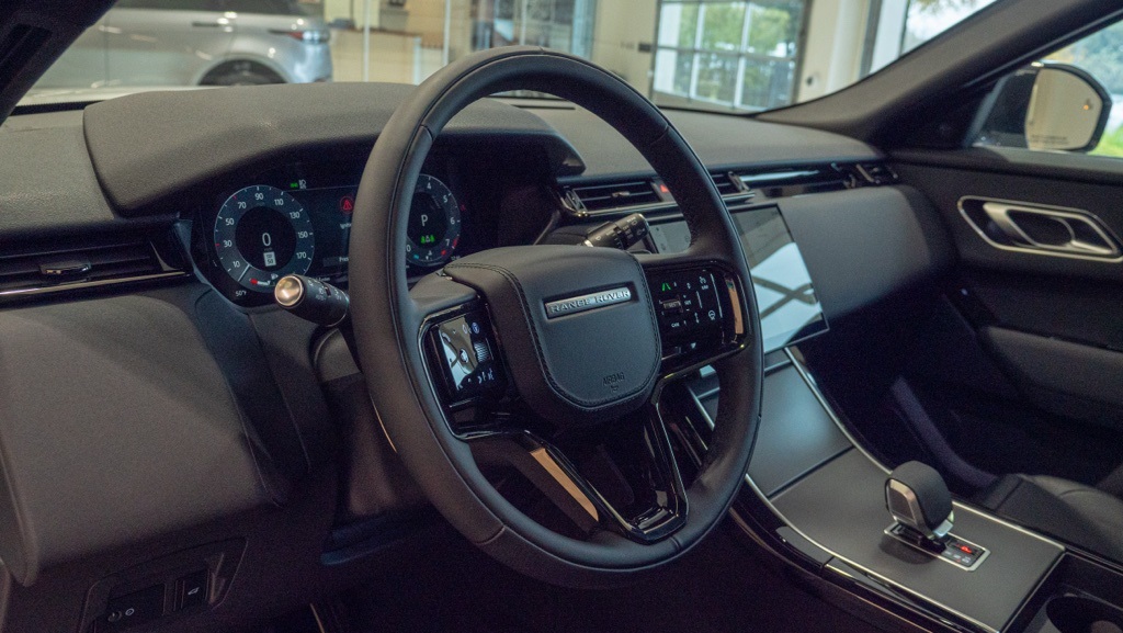 2025 Land Rover Range Rover Velar SE photo 7