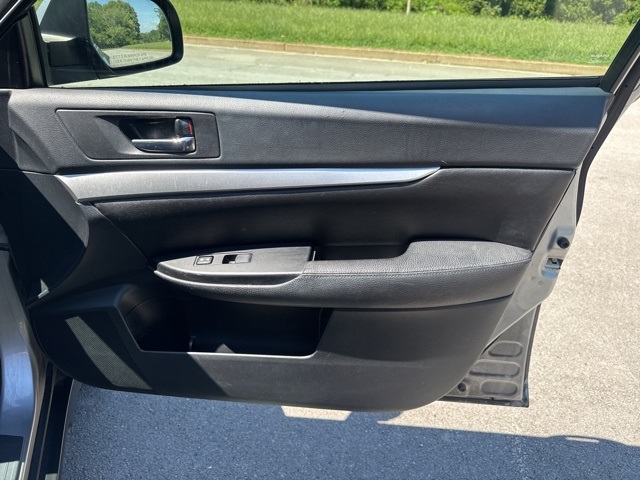 2011 Subaru Outback 2.5i Premium photo 8