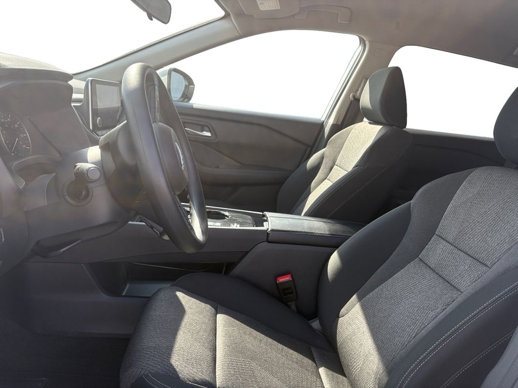2024 Nissan Rogue SV photo 9