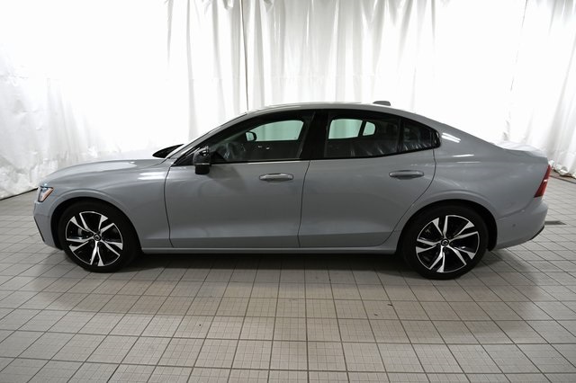 2024 Volvo S60 B5 Plus photo 8