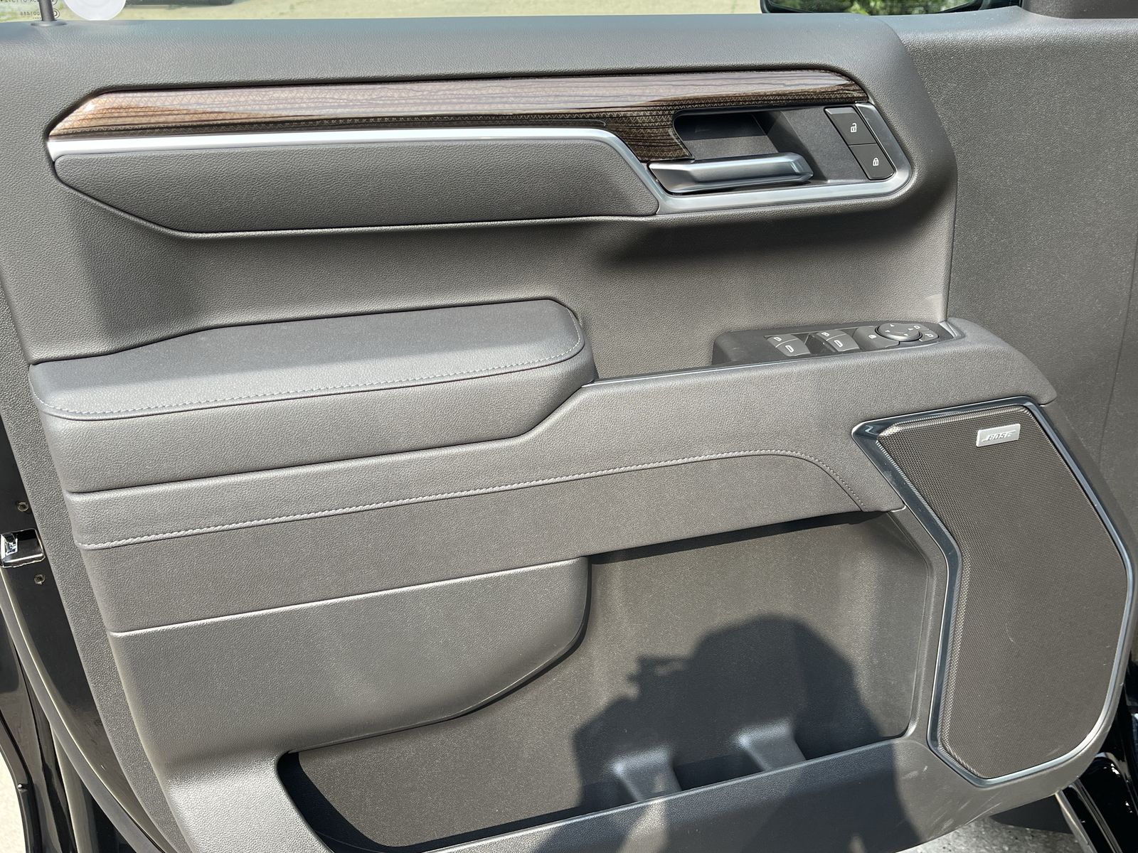 2025 Chevrolet Silverado 1500 RST photo 2