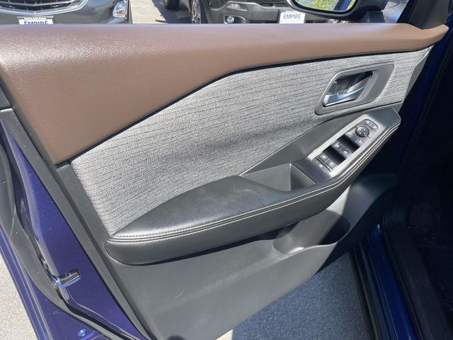2021 Nissan Rogue SV photo 16