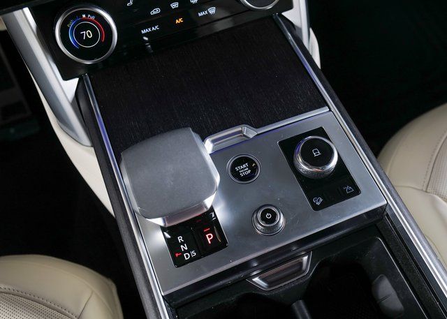 2023 Land Rover Range Rover SE photo 13