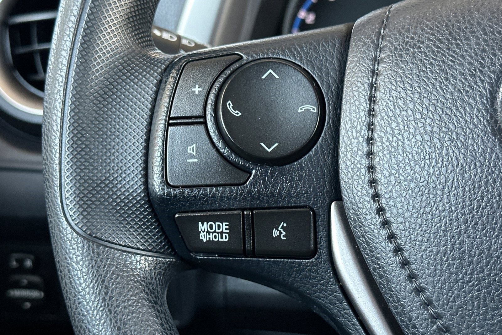 2017 Toyota RAV4 LE photo 24