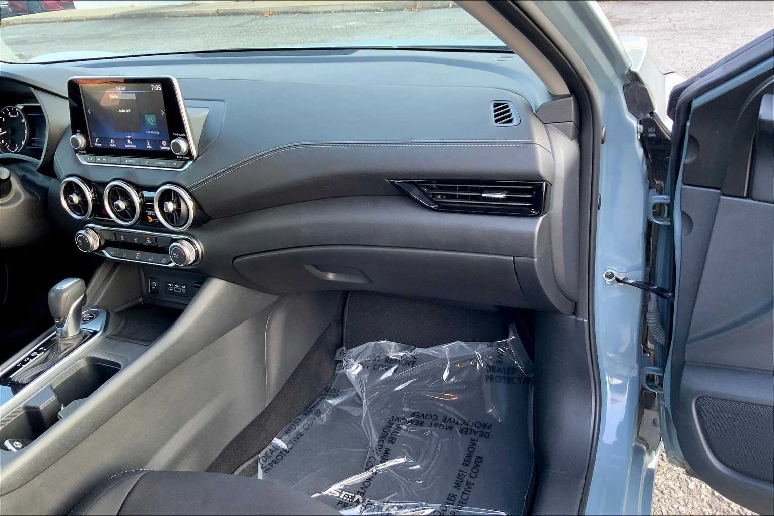 2024 Nissan Sentra SV photo 17