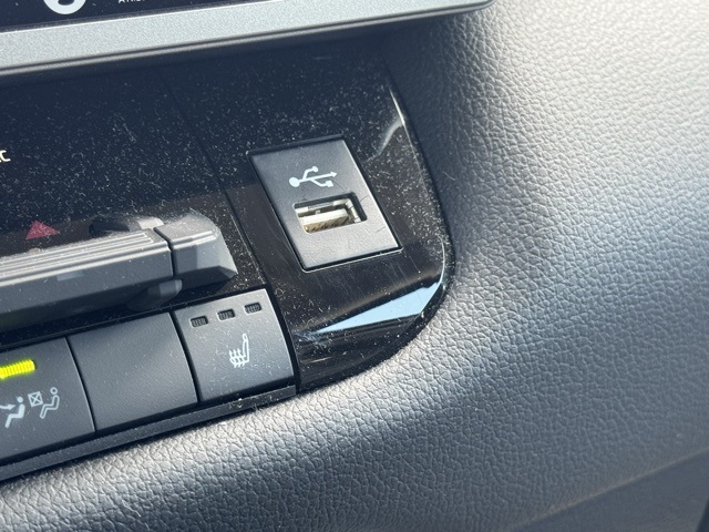 2024 Toyota Sequoia SR5 photo 26