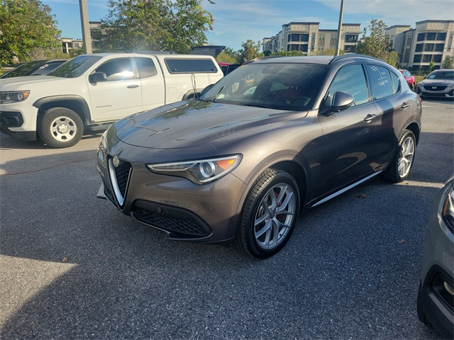 2020 Alfa Romeo Stelvio Ti Sport photo 2