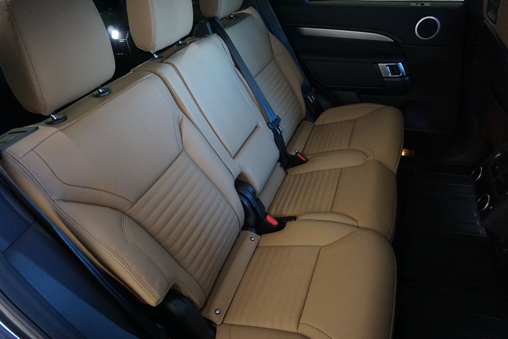 2025 Land Rover Discovery SE photo 26