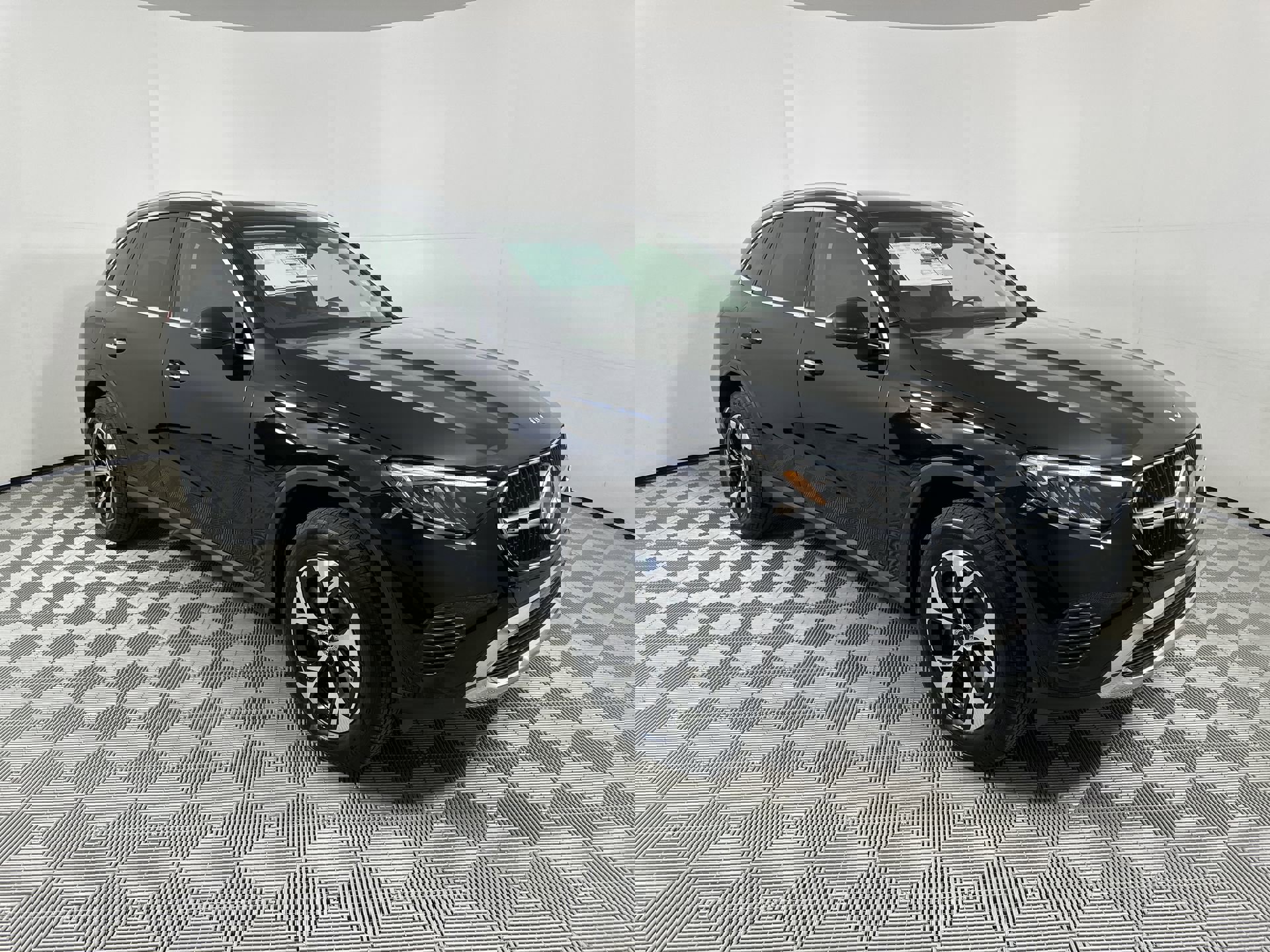 2025 Mercedes Benz GLC 350e 4MATIC photo 2