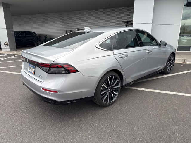 2024 Honda Accord Hybrid Touring photo 3