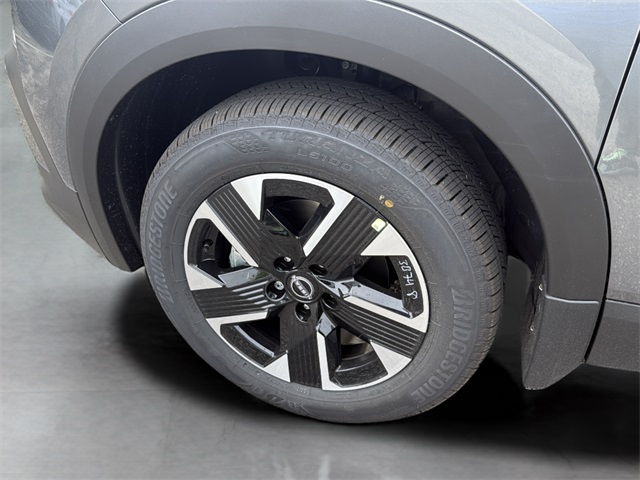 2025 Nissan Kicks SV photo 23