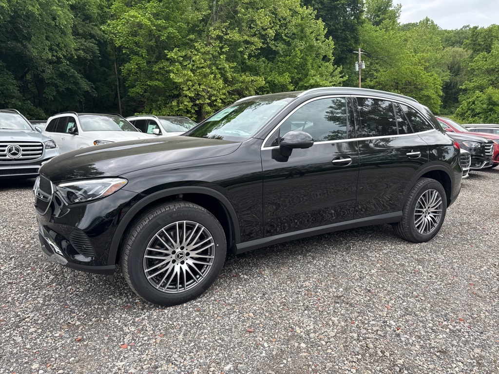 2025 Mercedes Benz GLC 300 4MATIC photo 4