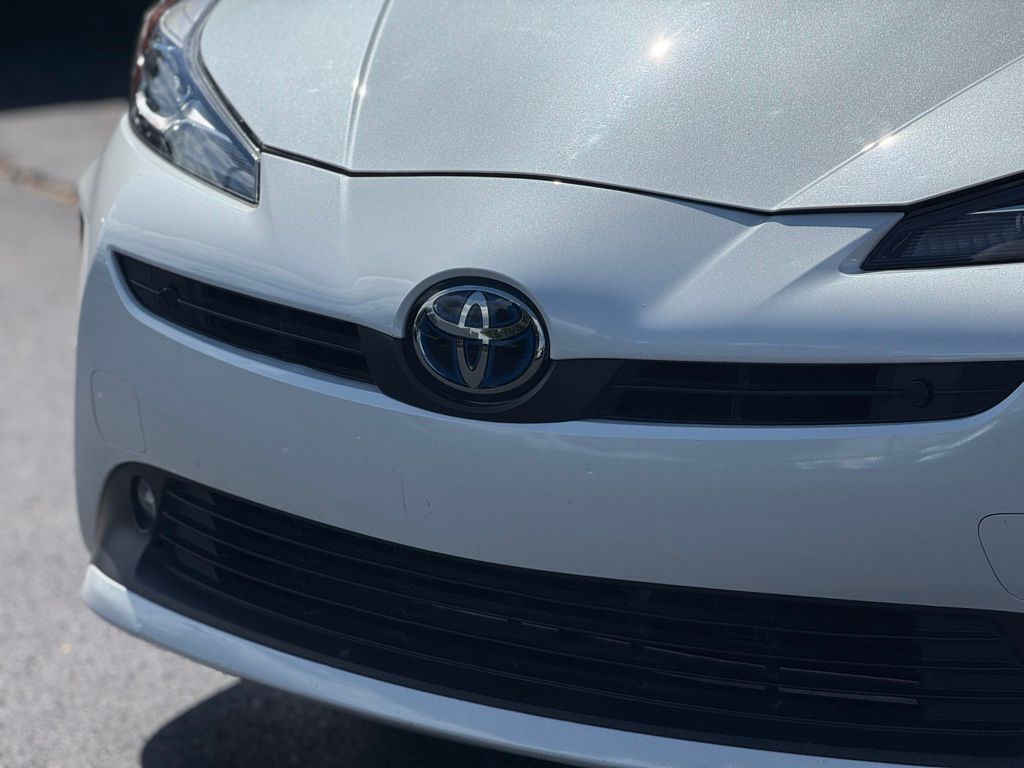 2022 Toyota Prius LE AWD-e photo 7