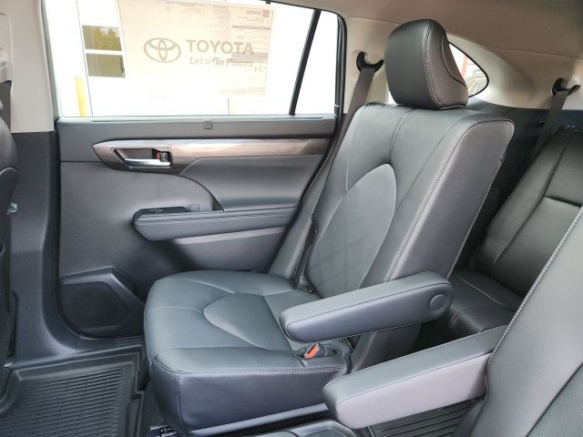 2025 Toyota Highlander XLE XSE Platinum Limited photo 15