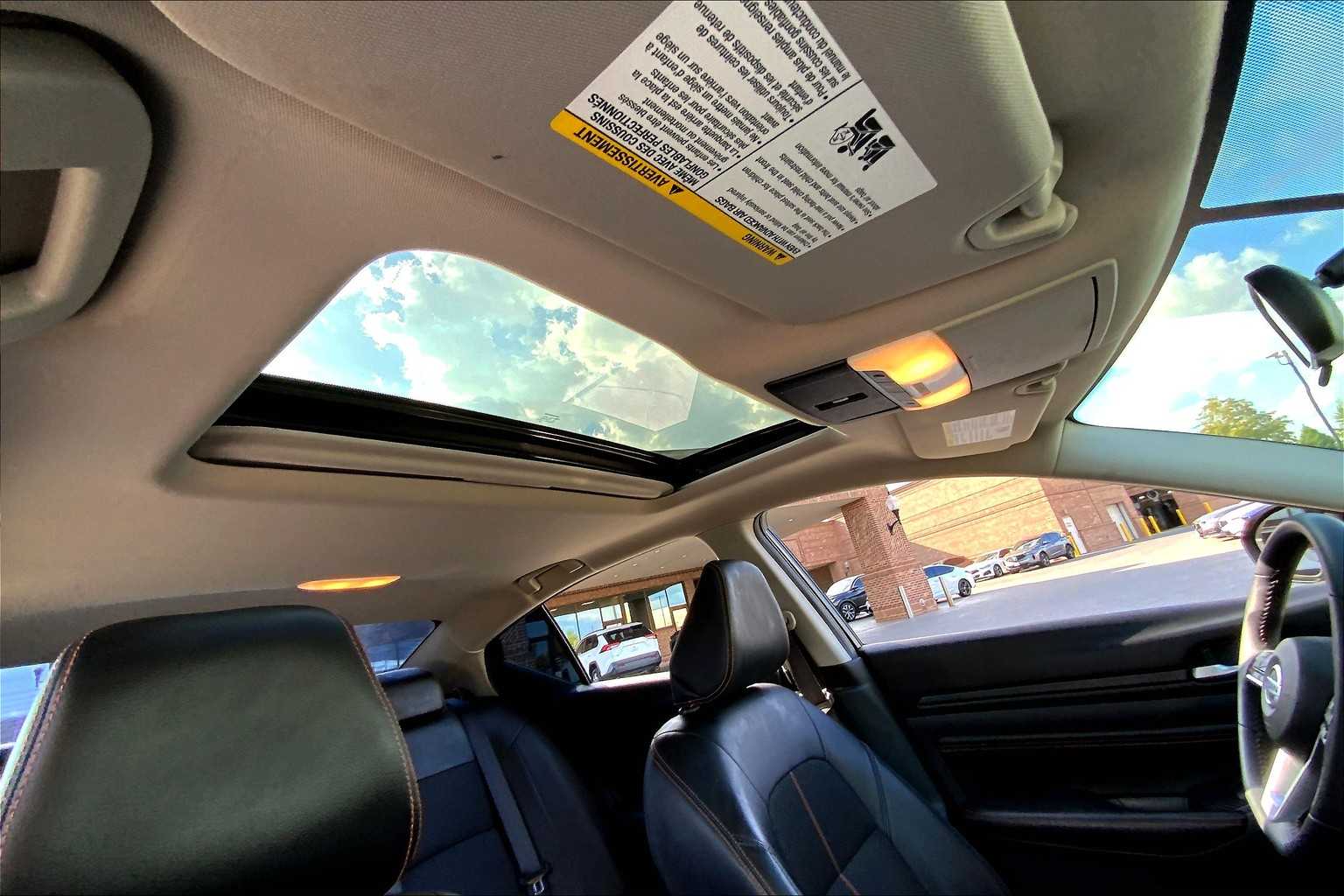 2019 Nissan Altima 2.5 SR photo 13