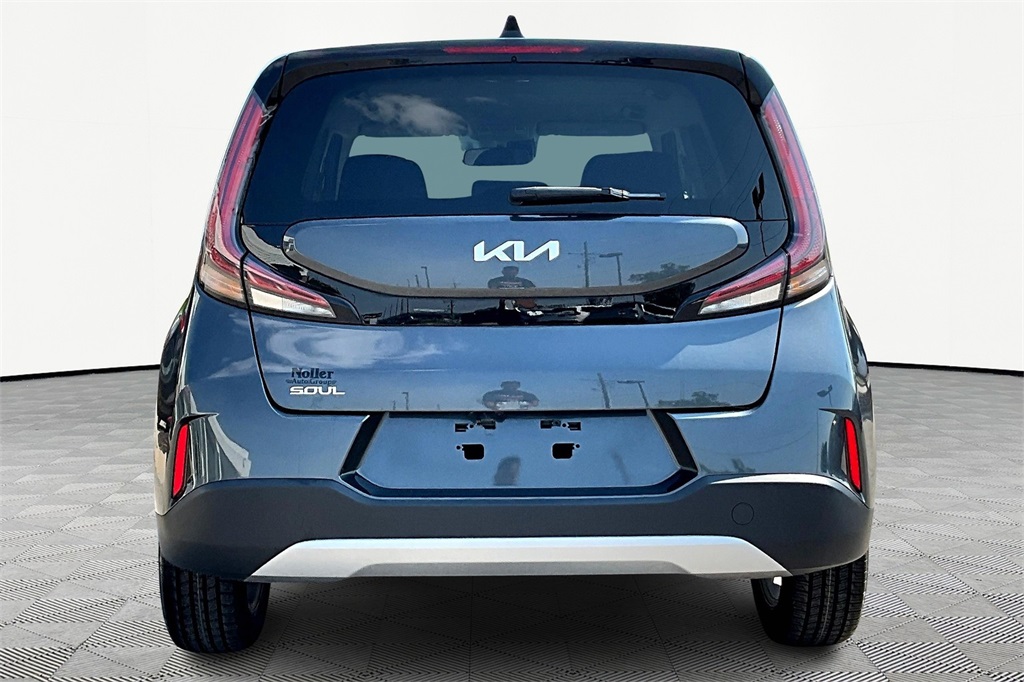 2023 Kia Soul LX photo 4