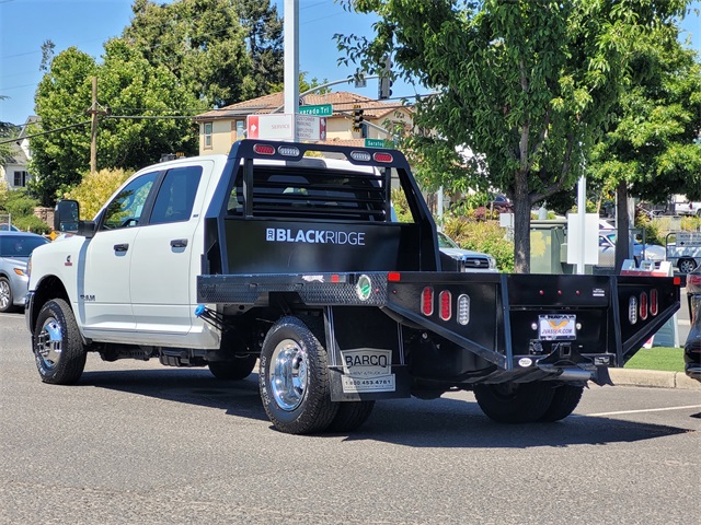 2024 Ram 3500 SLT photo 8
