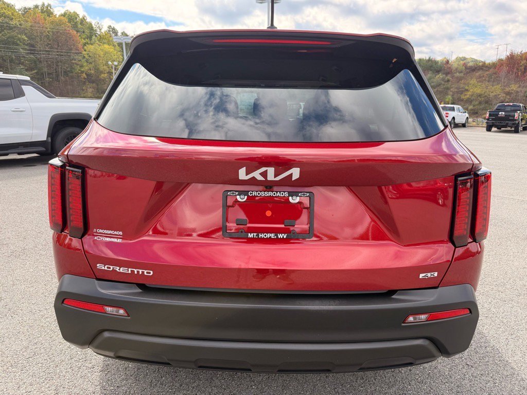 2023 Kia Sorento LX photo 2