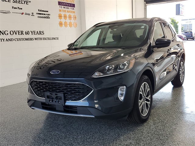 2022 Ford Escape SEL photo 4