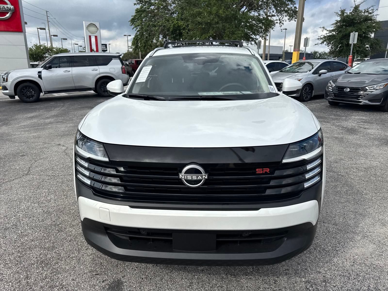 2025 Nissan Kicks SR photo 2