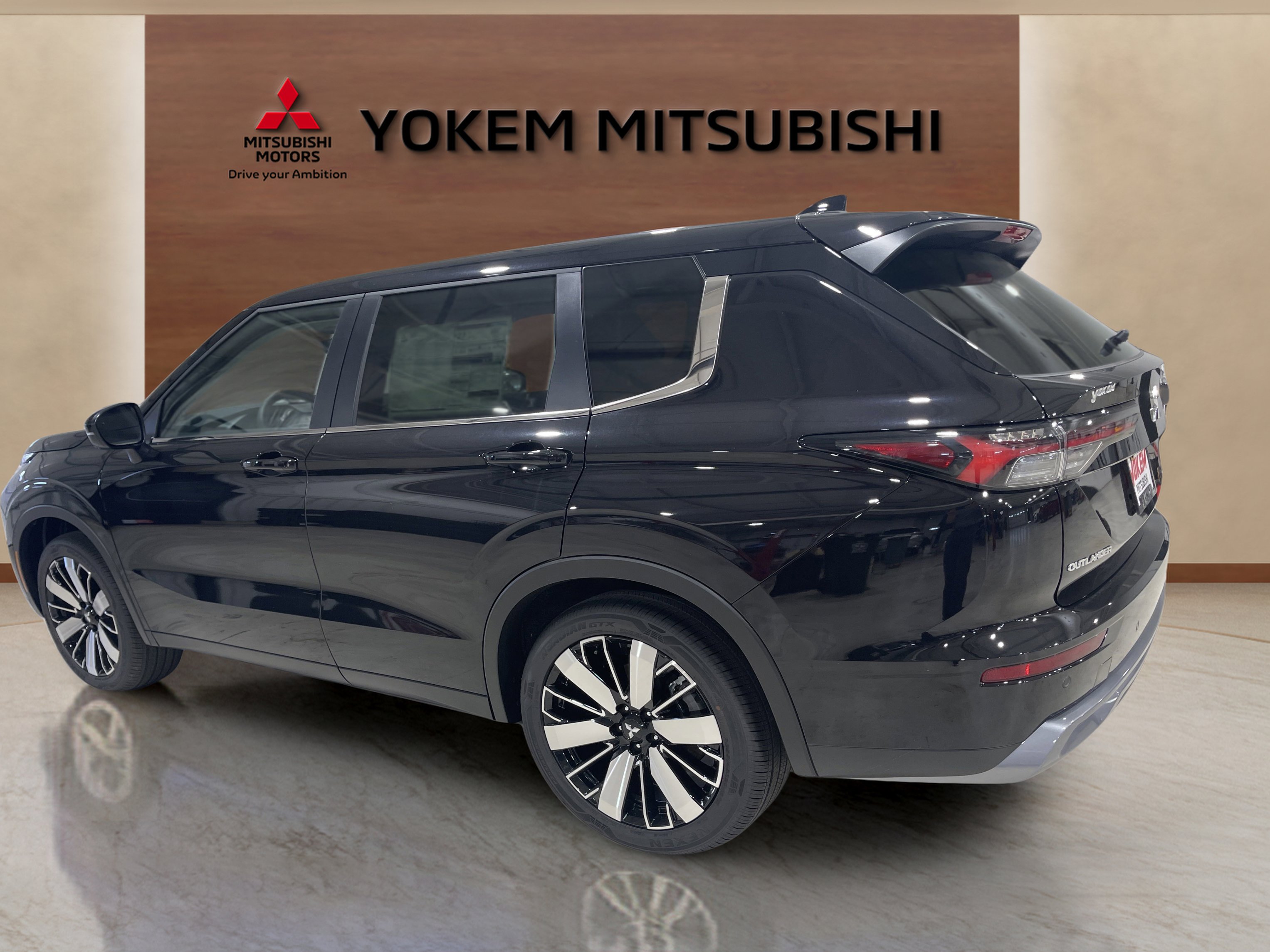 2025 Mitsubishi Outlander SE photo 3