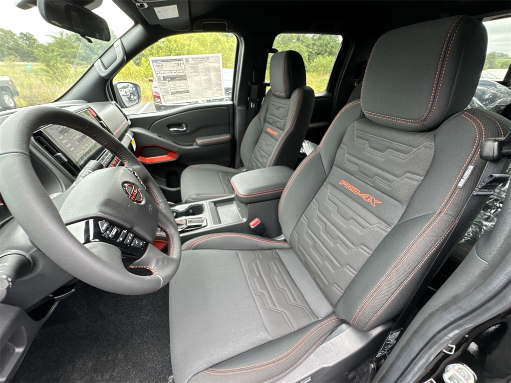2025 Nissan Frontier PRO-4X photo 11