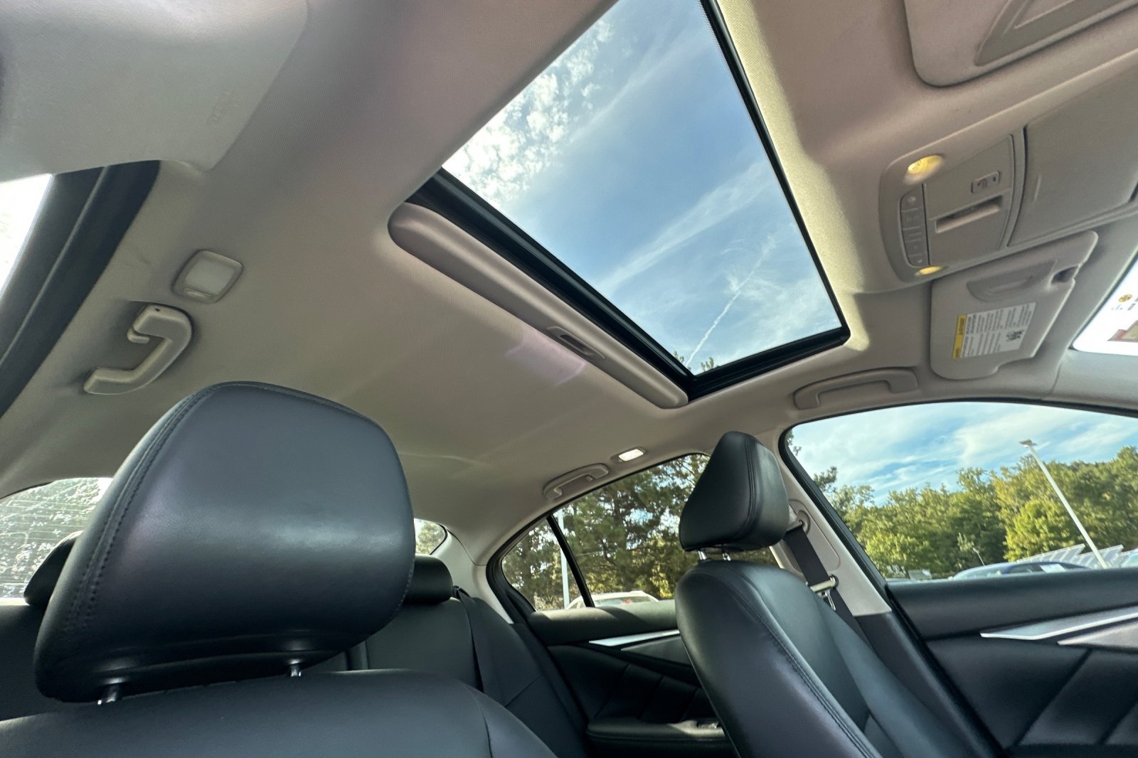 2015 Infiniti Q50 Premium photo 18