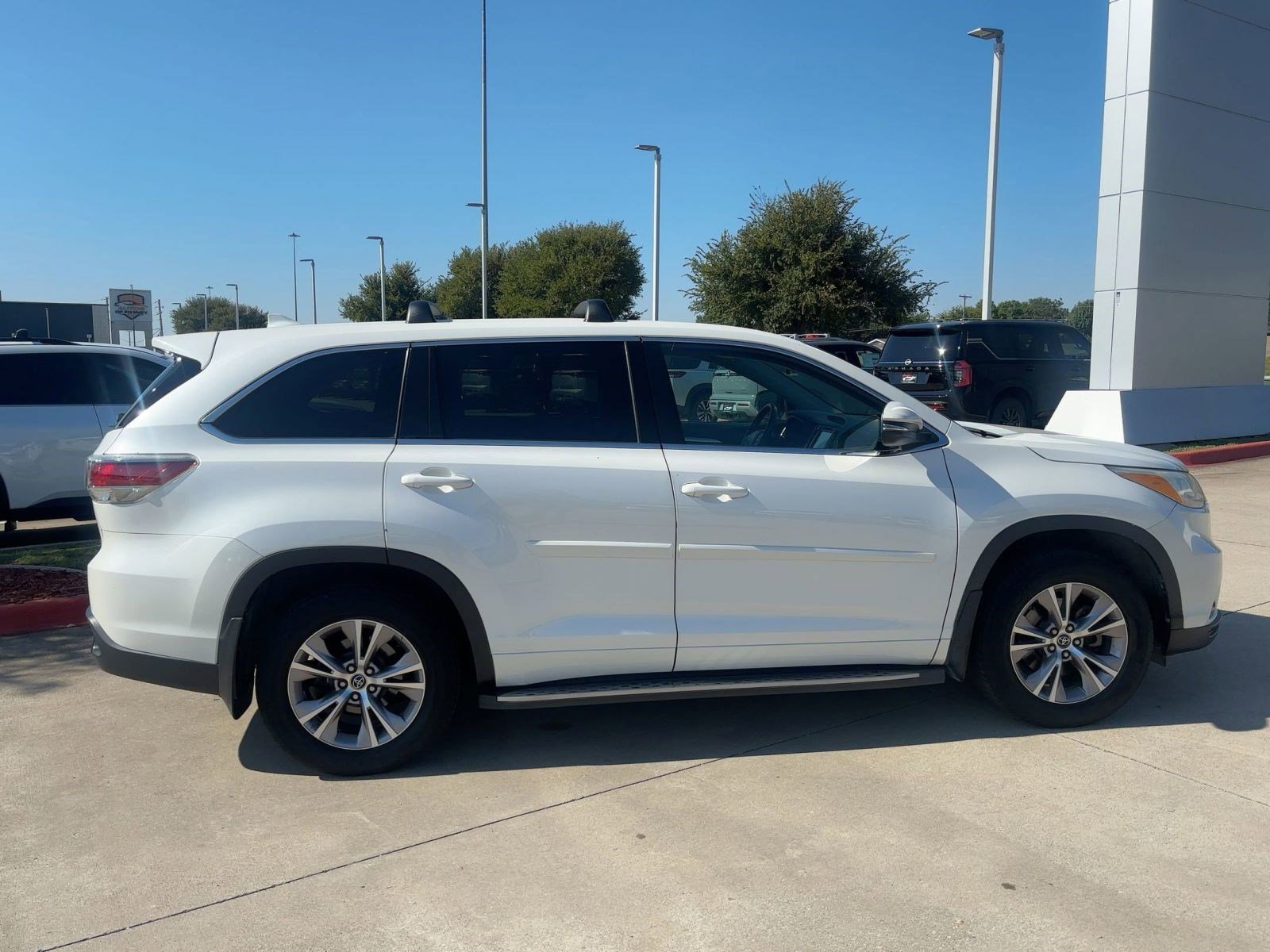 2016 Toyota Highlander LE photo 8